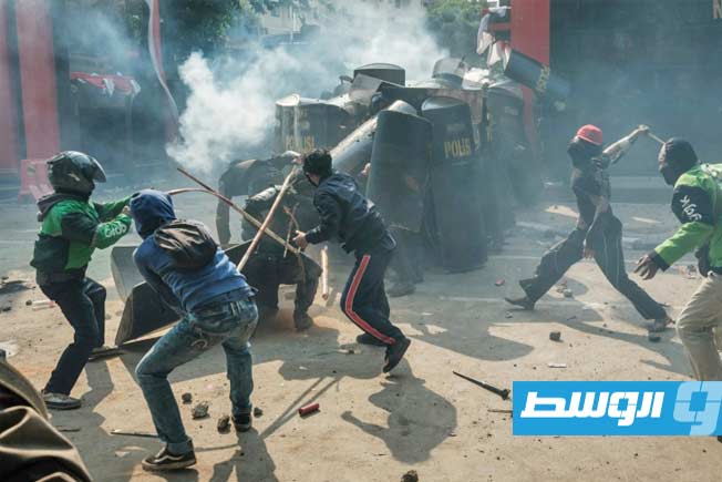 مقتل 3 أشخاص في حريق خلال احتجاجات شعبية بإندونيسيا