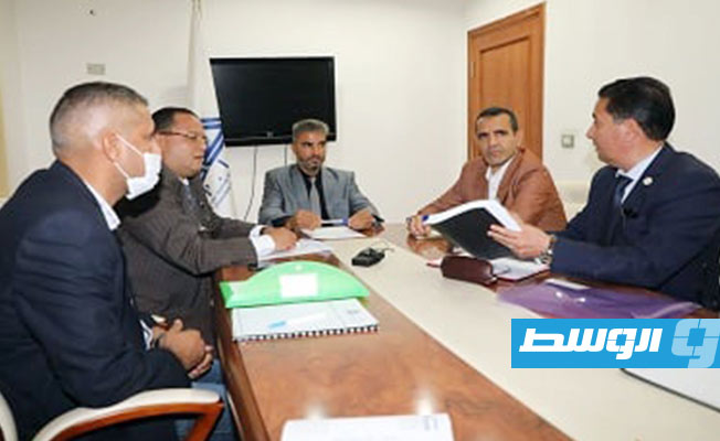 وزارة الاقتصاد والتجارة تبحث خطة لتفعيل المناطق الحرة