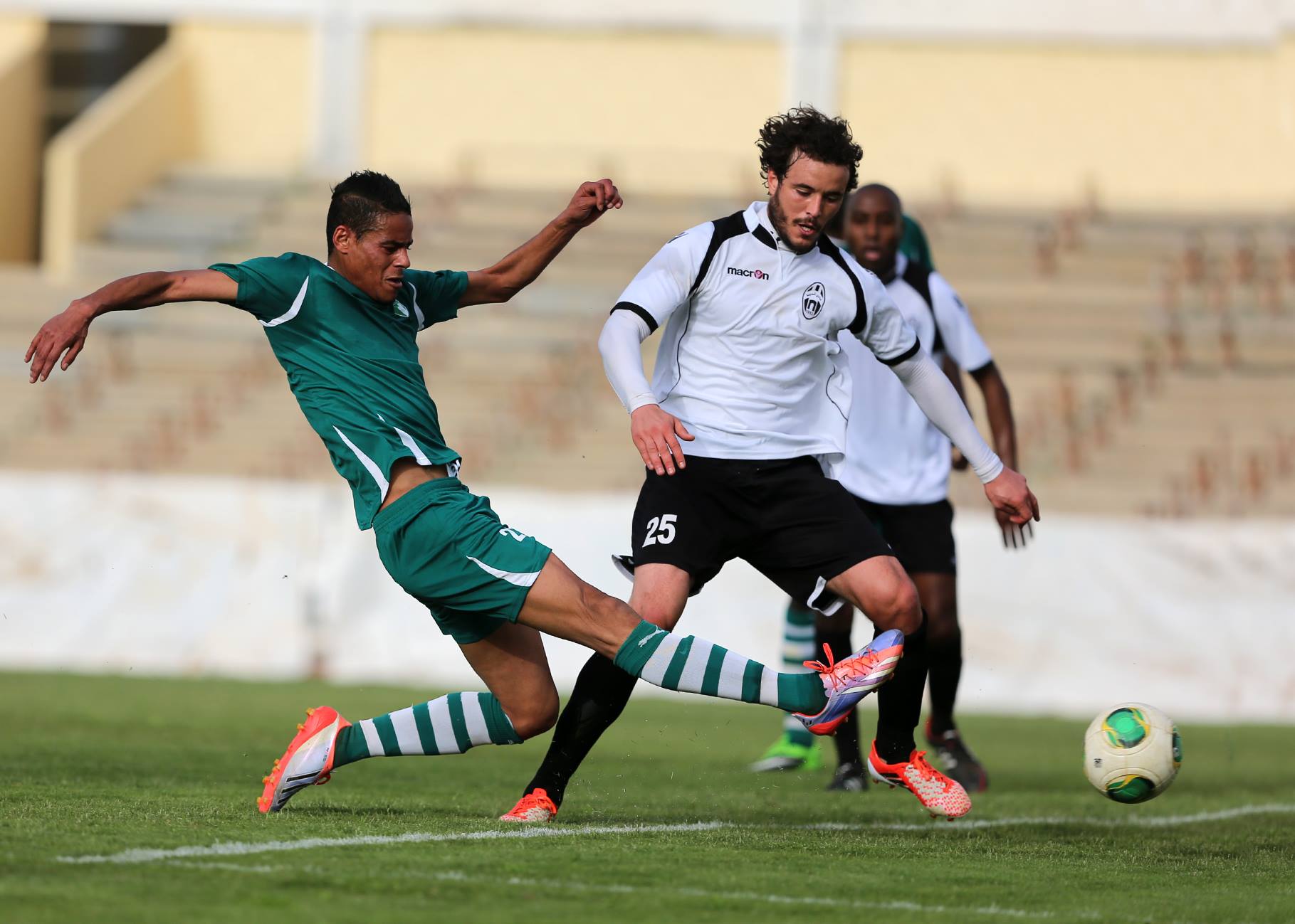 (بالصور)خليج سرت يهزم المدينة 1/صفر في أول فوز بالدوري الليبي