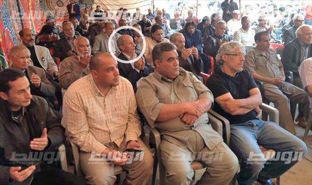 مصطفى عبدالجليل يحضر تأبين حميد سلنطة