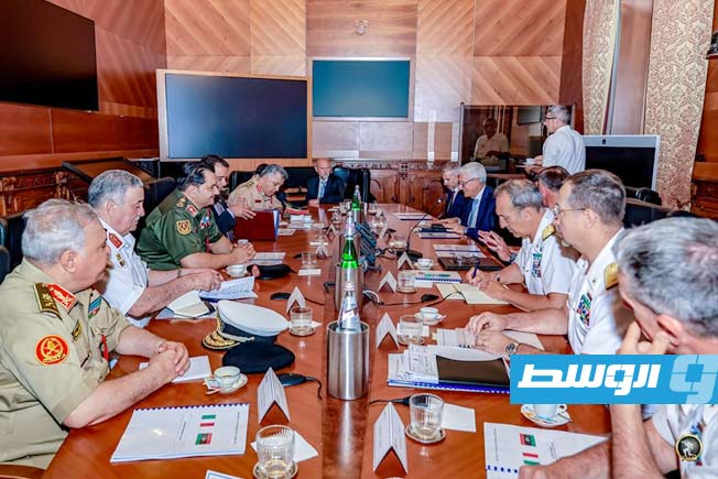 صدام حفتر يتفق مع رئيس الأركان البحرية الإيطالية على تدريب وحدات ليبية