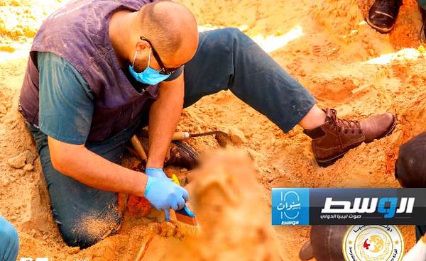 استخراج 21 جثمانًا جديدًا من مقبرة بئر الأسطى ميلاد في تاجوراء