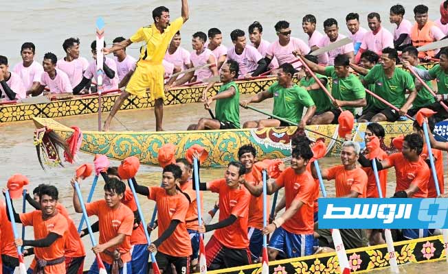 عودة سباق قوارب التنين لمناسبة عيد المياه في كمبوديا بعد توقف بسبب الجائحة