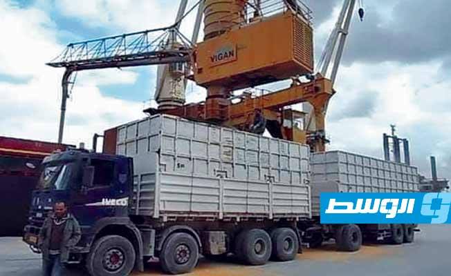 ميناء بنغازي البحري يستقبل 450 حاوية بضائع و13 ألف طن قمح