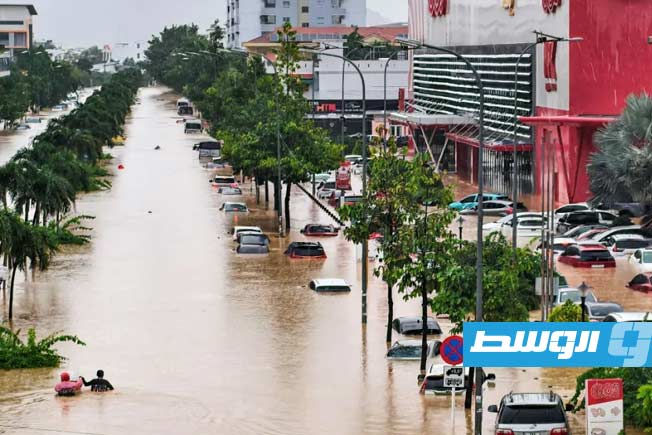 فيضانات فيتنام تودي بحياة 16 شخصا