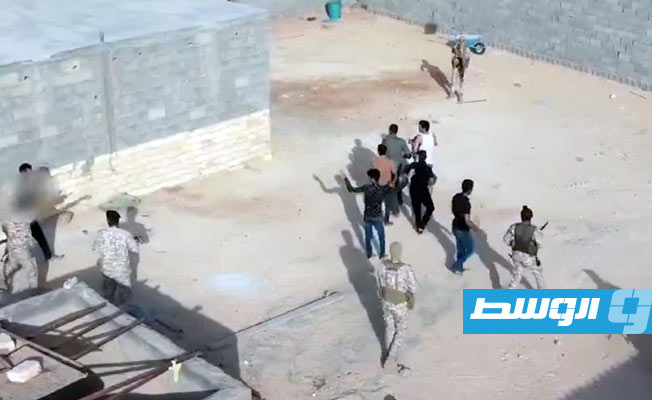 تحرير 8 مصريين كانوا محتجزين بأحد أوكار تجار البشر في بني وليد
