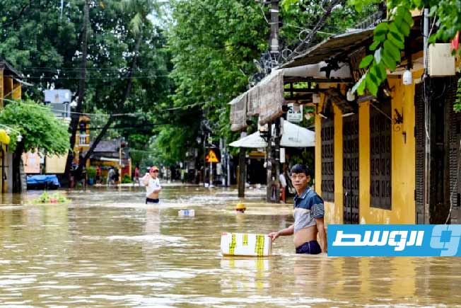 حصيلة فيضانات فيتنام ترتفع إلى 90 قتيلا