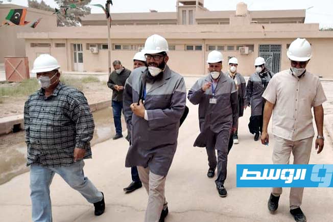 «العمل» تسجل مخالفات بمصنع الإسمنت في «سوق الخميس مسيحل»