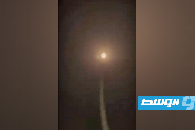 إصابة قاعدة العديد الأميركية بصاروخ بالستي إيراني