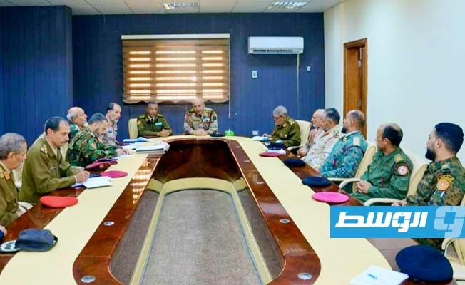 بالصور: الحداد يبحث العراقيل التي تواجه إدارة التدريب