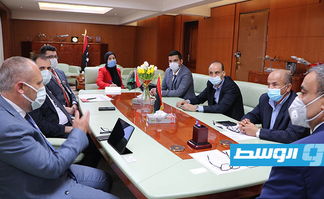 وزير المواصلات يناقش مع وفد تركي متطلبات إعادة تشغيل الرحلات الجوية بين البلدين