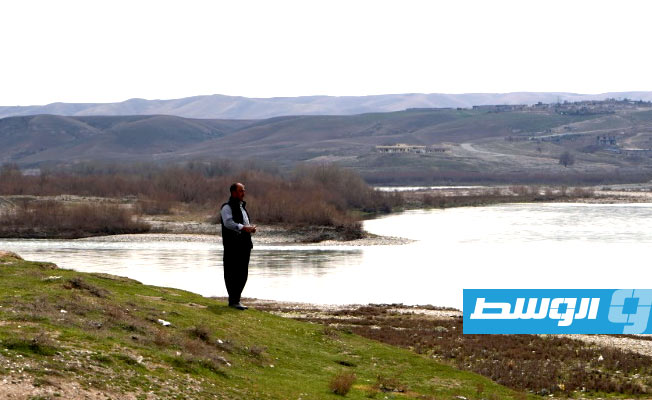 نهر دجلة التاريخي يصارع الجفاف