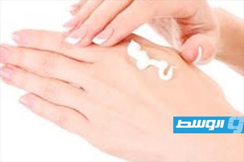 زيت الزيتون وشمع العسل للتخلص من تشقق الأيدي