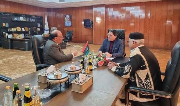 وزير العمل بحكومة حماد يبحث استكمال المشروعات المتوقفة في سرت