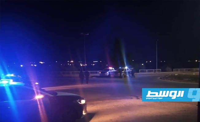 القبض على تشكيل عصابي متلبس بسرقة أحد المنازل في بني وليد