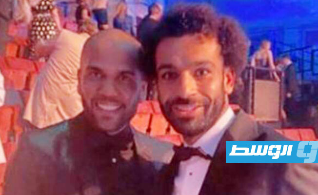 داني ألفيش يغازل محمد صلاح برسالة خاصة