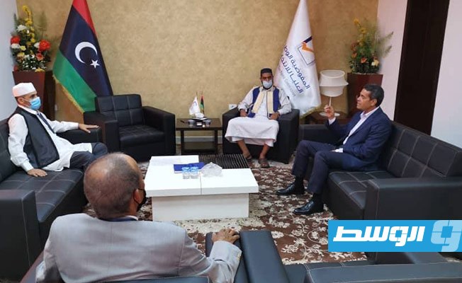 السائح يستعرض مع هيئة مشروع الدستور جاهزية مفوضية الانتخابات للاستفتاء