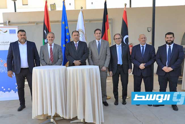 بتمويل بعثة الاتحاد الأوروبي.. تسليم الدفعة الأولى من شاحنات نقل النفايات والحاويات