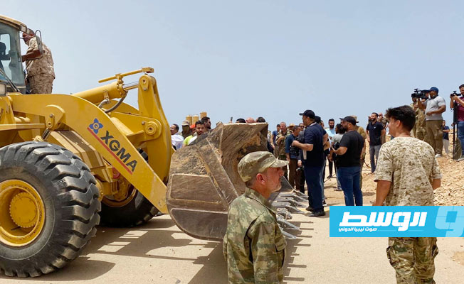بدء صيانة الطريق الساحلي بين سرت ومصراتة تمهيدا لفتحه