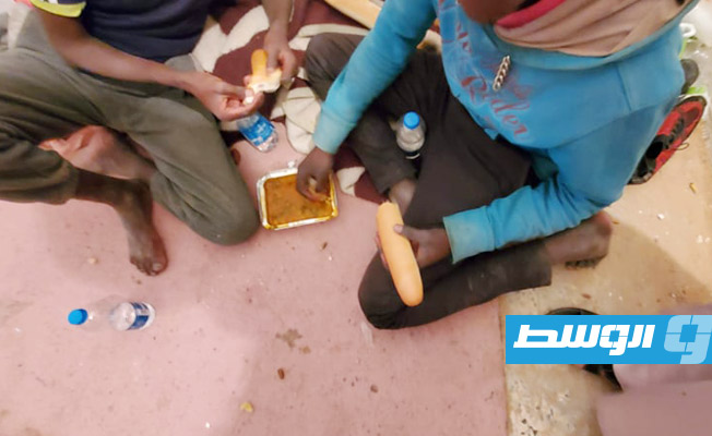 فرار 20 مهاجراً من مخيم احتجاز في بني وليد