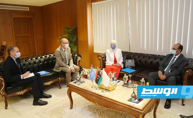 رئيس «تسييري بنغازي» يبحث مع مفوضية اللاجئين توفير المساعدة والدعم للنازحين في المخيمات