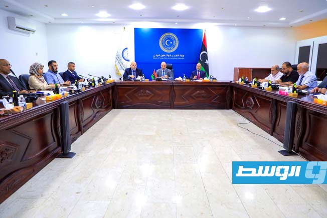 حكومة الوحدة تبحث تشكيل لجنة لتسوية أوضاع الليبيين في الخارج
