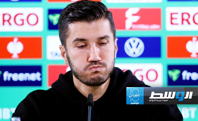بوروسيا دورتموند الألماني يقيل مدربه نوري شاهين