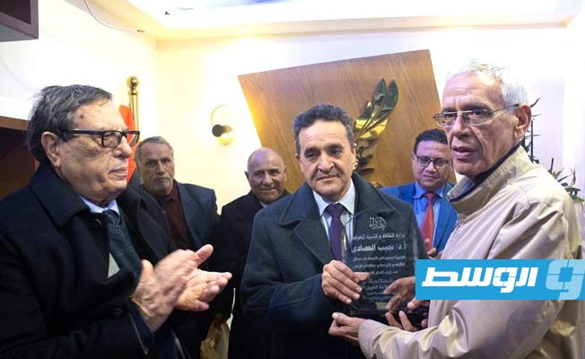 وزارة الثقافة تكرم الأكاديمي والكاتب والمترجم نجيب الحصادي