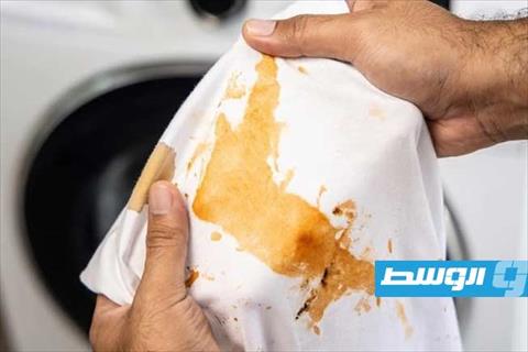 منظف سحري لبقع الملابس من الخل وبيكربونات الصوديوم