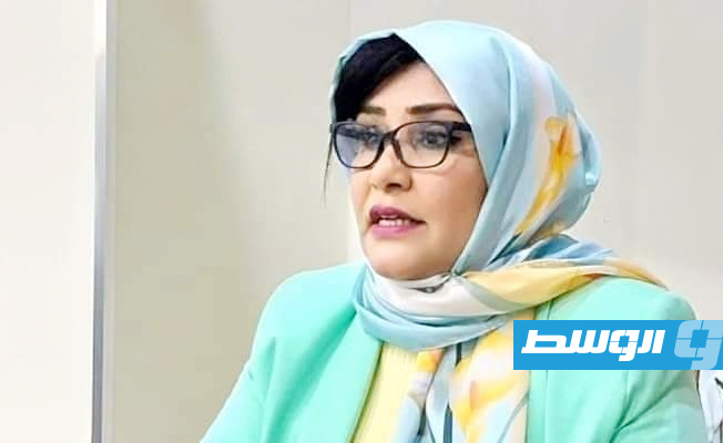 فتحية الجديدي توقع أول دواوينها الشعرية