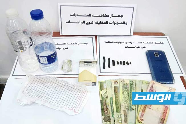 ضبط قائد شاحنة بحوزته مخدرات قرب اجخرة