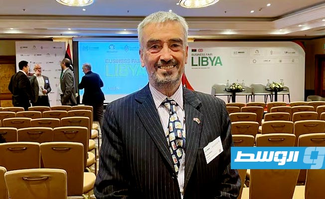 بيتر ميليت يدعو بريطانيا لخفض مستوى تحذير السفر إلى ليبيا ليعكس التحسن الأمني