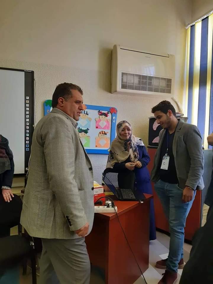 «تعليم الوفاق» توزع أسطوانات «CD» لمناهج الفصل الدراسي الثاني على الطلاب النازحين