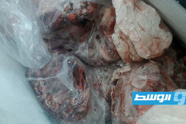 غلق محل جزارة به لحوم فاسدة في الجفارة (صور)
