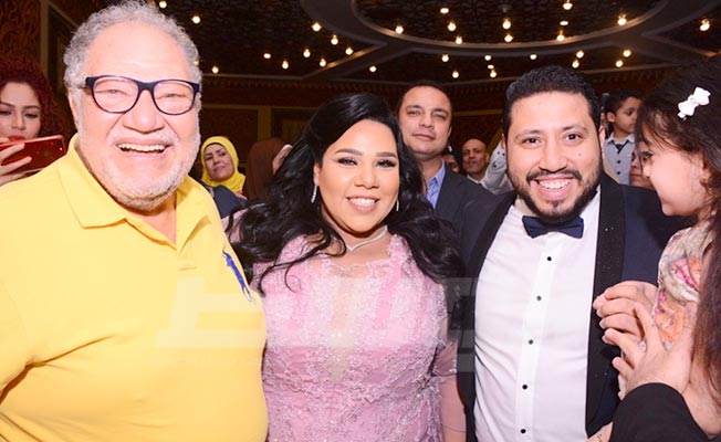 بالصور: يحيى الفخراني يشهد على عقد قران شيماء سيف