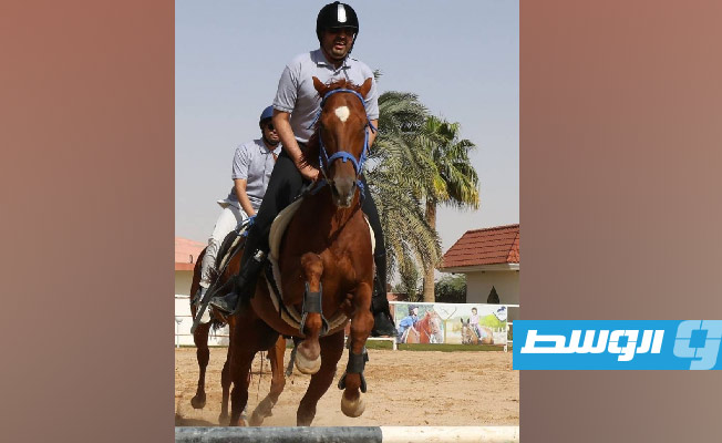 فارس سعودي كفيف يكشف سر قفزه للحواجز بسهولة (صور)
