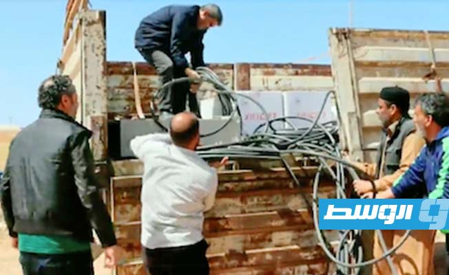 سرت.. شركة الكهرباء تدعم نادي الصلول الخضر بكشافات ولوحات توزيع وكوابل