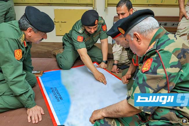 صدام حفتر يتفقد الوحدات العسكرية على «خطوط الدفاع الأمامية» غرب سرت