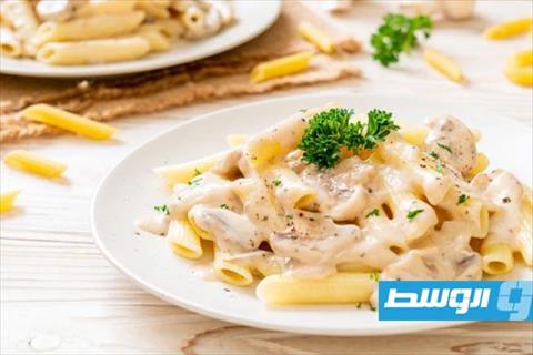 معكرونة بالسجق والكريمة