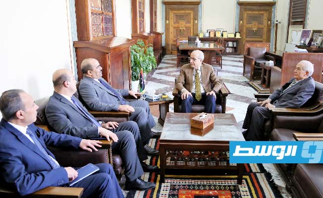 الكبير يستعرض مع السفير الجزائري جهود «المركزي» للرفع من معدلات الإفصاح