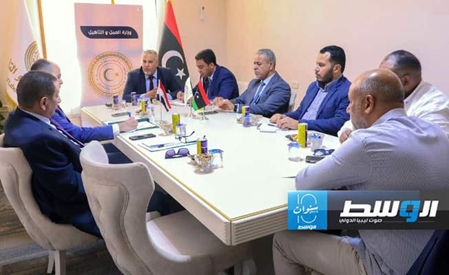 «العمل» تبحث أوضاع العمالة المصرية في ليبيا