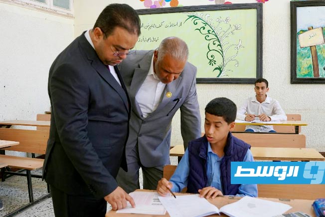 العابد يتفقد لجان امتحانية بمدرستين في بلدية أبوسليم