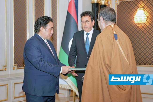 المنفي يعتمد أوراق 4 سفراء جدد لدى ليبيا (صور)