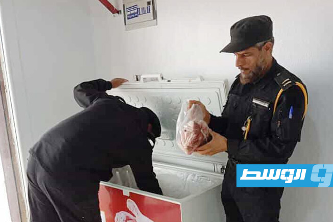 ضبط لحوم فاسدة وعصائر منتهية الصلاحية في سرت (صور)