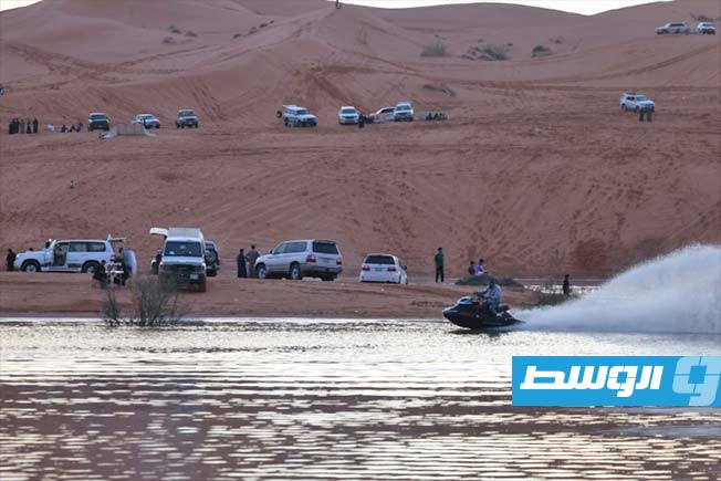 بحيرة موسمية في السعودية تستقطب الزوار الخليجيين ومحبي الرياضات المائية