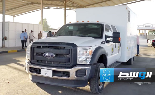 تشغيل سيارة التفتيش الآلي في منفذ وازن