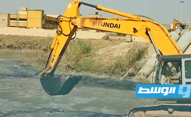 استمرار شفط المياه وتنظيف تجمعات الأمطار في زليتن (فيديو)