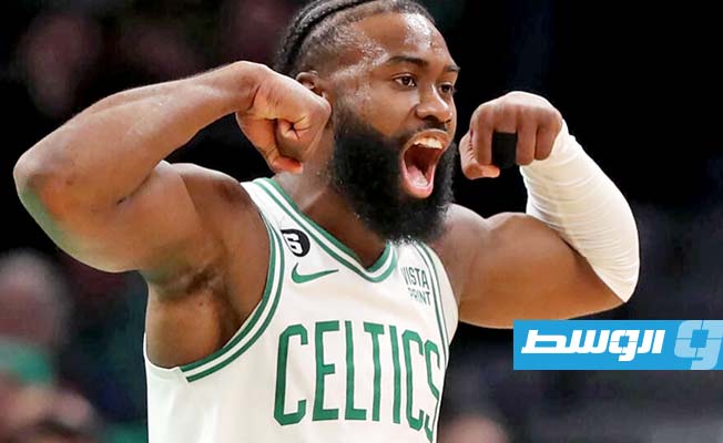مسؤولو بوسطن سلتيكس: براون لن يحتاج لجراحة في وجهه على الأرجح