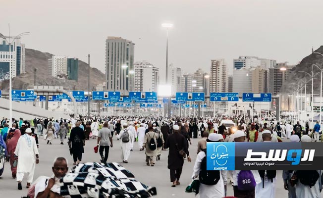 هيئة الحج الليبية: الحجاج يرمون الجمرات الثلاث في أول أيام التشريق بعد رحلة شاقة (صور)