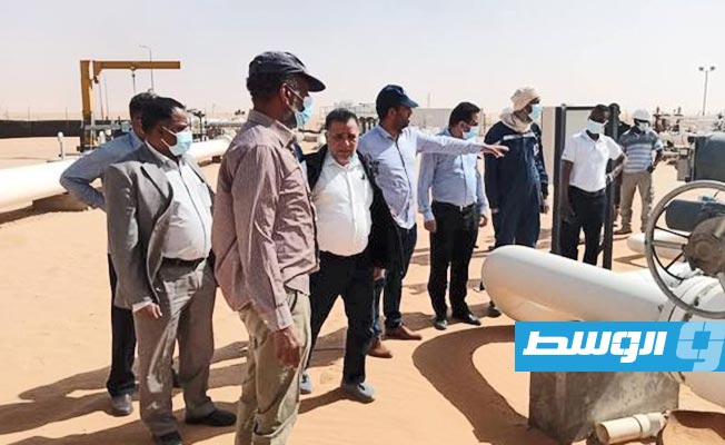 وفد من شركة الكهرباء يبحث استكمال منظومة ضخ الوقود لحقل الشرارة النفطي